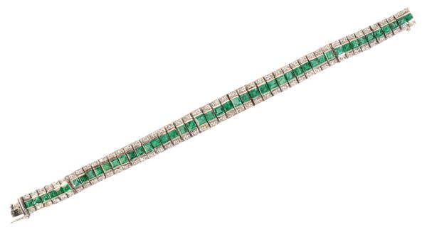 AN EMERALD AND DIAMOND BRACELET