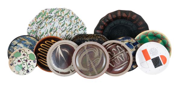 A LARGE COLLECTION OF STUDIO POTTERY PLATES