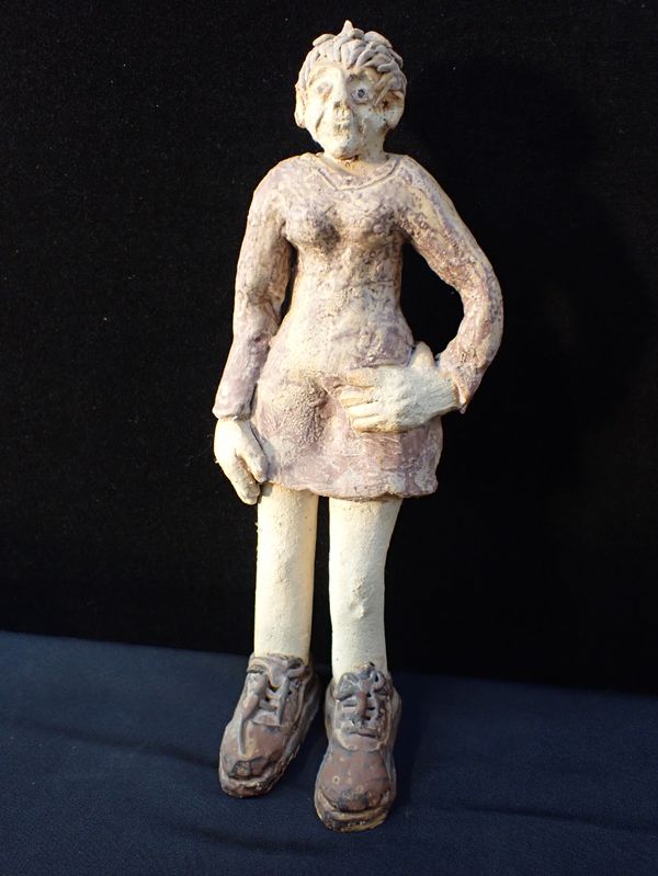 A 20th CENTURY POTTERY FIGURE