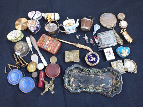 A NOVELTY INKWELL IN THE FORM OF A DAIRY CAN