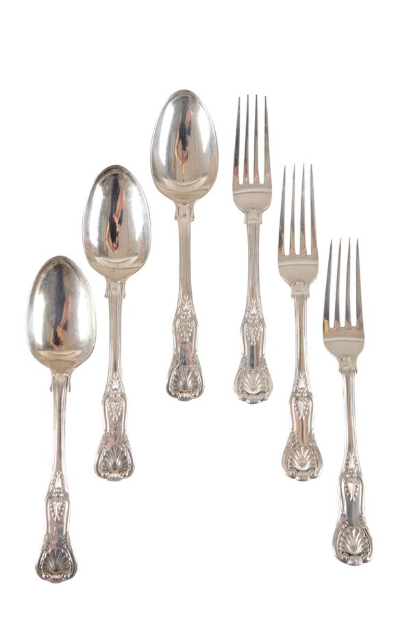 A SET OF VICTORIAN SILVER KINGS PATTERN DESSERT FORKS AND SPOONS