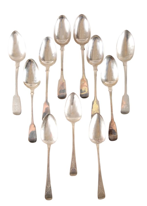 A QUANTITY OF GEORGIAN SILVER FIDDLE PATTERN TABLE SPOONS