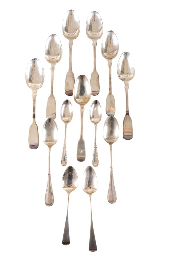 A QUANTITY OF 19TH CENTURY SILVER TEASPOONS