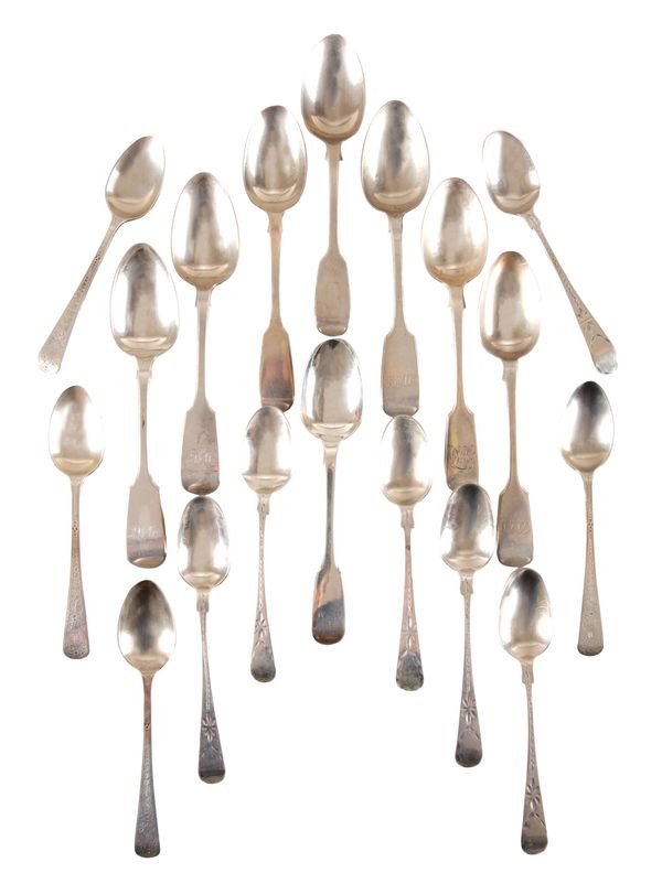 A QUANTITY OF VICTORIAN AND EARLIER SILVER TEASPOONS