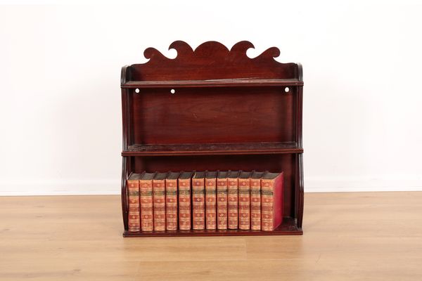 A GEORGE III MAHOGANY WALL MOUNTED WATERFALL BOOKCASE