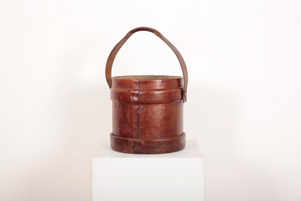 A LARGE BROWN LEATHER CORDITE CARRIER