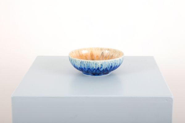 RUSKIN POTTERY: A CRYSTALLINE GLAZE BOWL