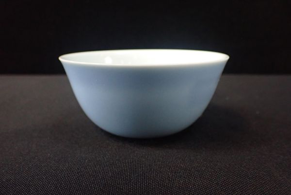 A CHINESE BOWL, LAVENDER GLAZE (BLUE) WITH SIX CHARACTER FONGZCHENG MARK