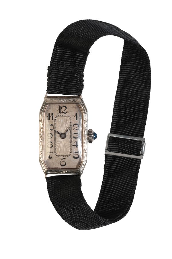 A LADY'S 14CT WHITE GOLD WRISTWATCH