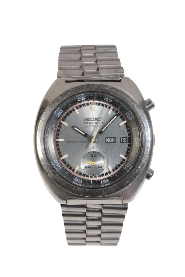 SEIKO CHRONOGRAPH: A GENTLEMAN'S STAINLESS STEEL BRACELET WATCH