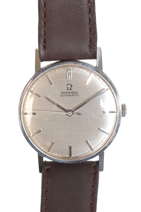 OMEGA: A GENTLEMAN'S STAINLESS STEEL WRISTWATCH