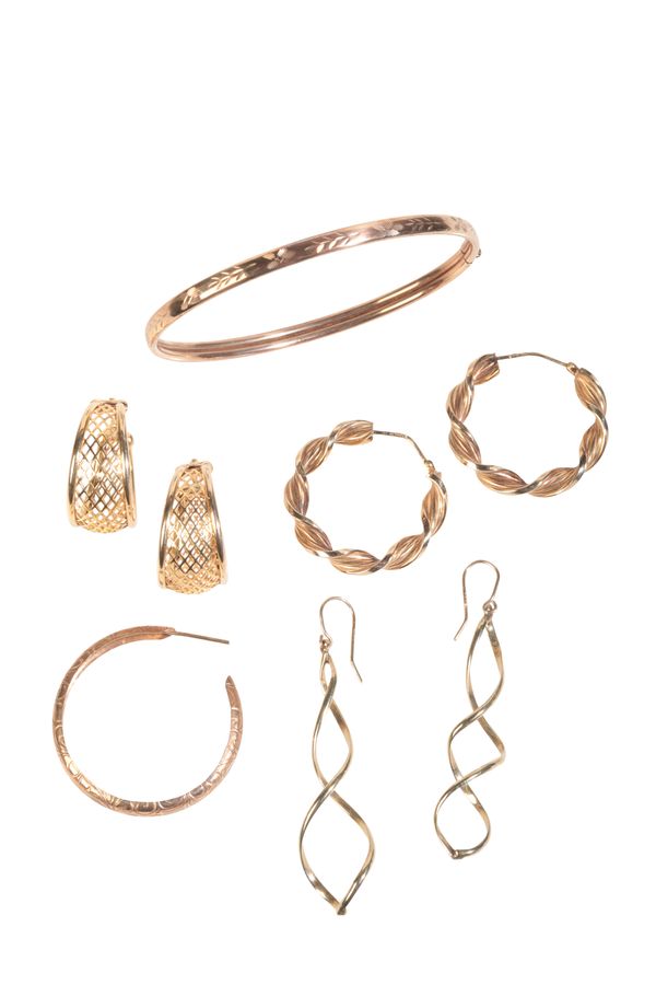 A COLLECTION OF 9CT GOLD JEWELLERY