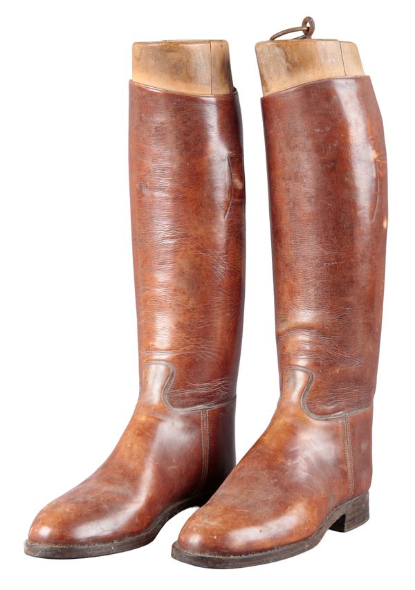 A PAIR OF BROWN LEATHER RIDING BOOTS