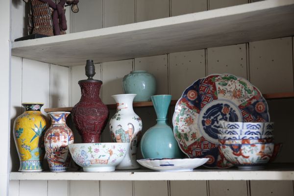 A CHINESE FAMILLE VERTE PORCELAIN BALUSTER VASE