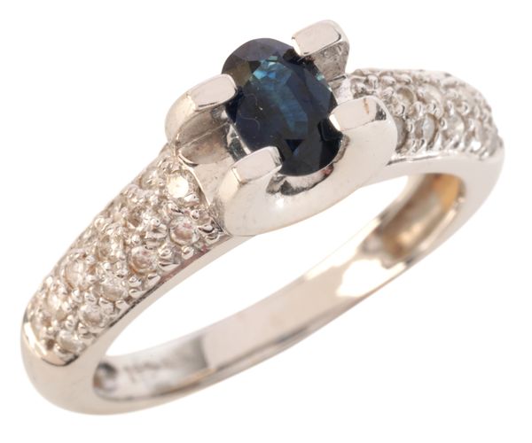 A SAPPHIRE AND DIAMOND RING