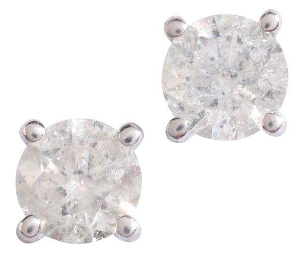 A PAIR OF DIAMOND STUD EARRINGS