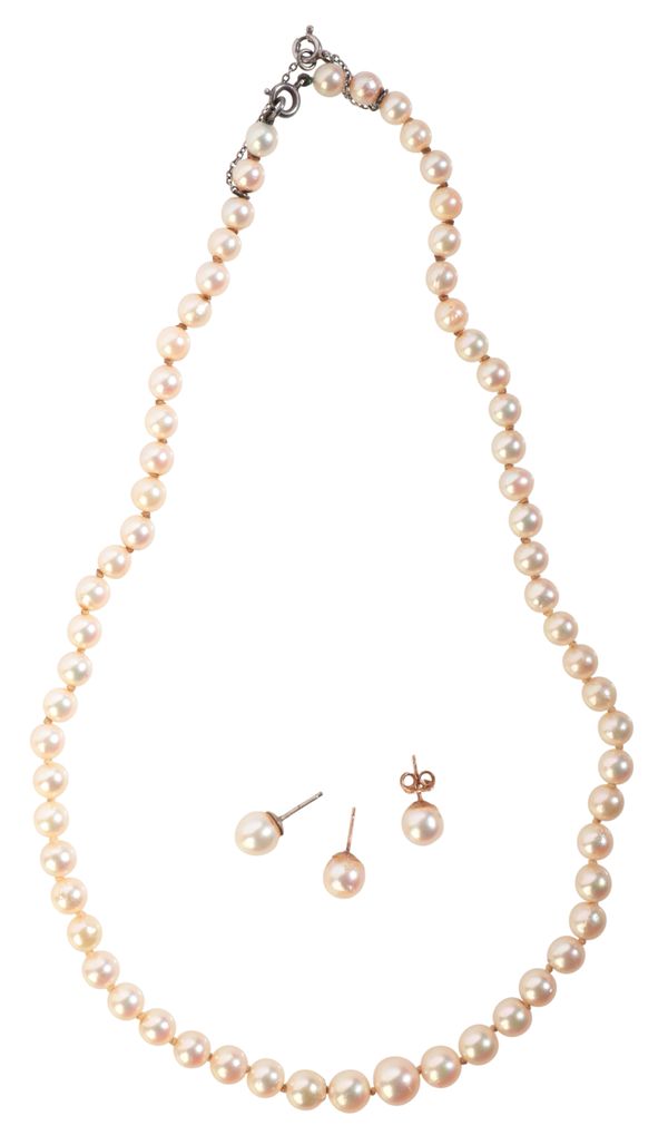 A PEARL NECKLACE