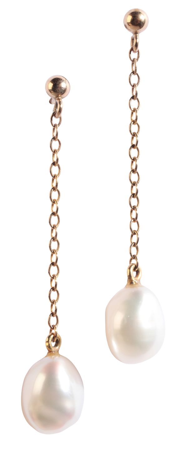 A PAIR OF PEARL DROP EARRINGS