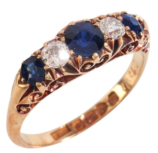 AN ANTIQUE SAPPHIRE AND DIAMOND FIVE STONE RING