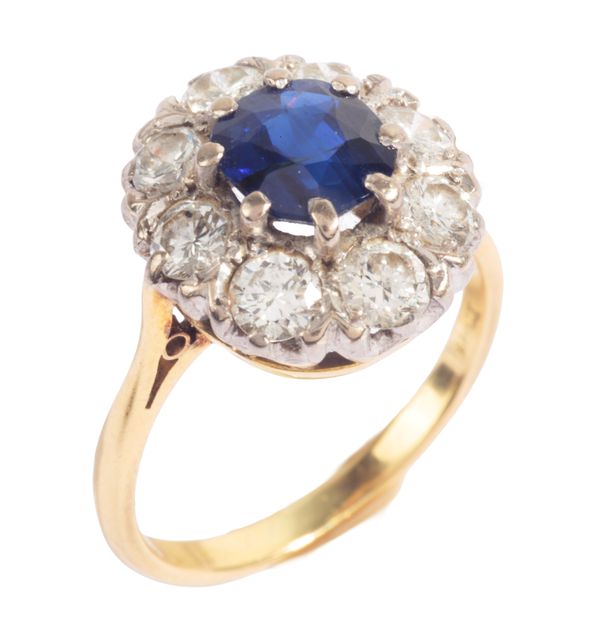 A SAPPHIRE AND DIAMOND CLUSTER RING