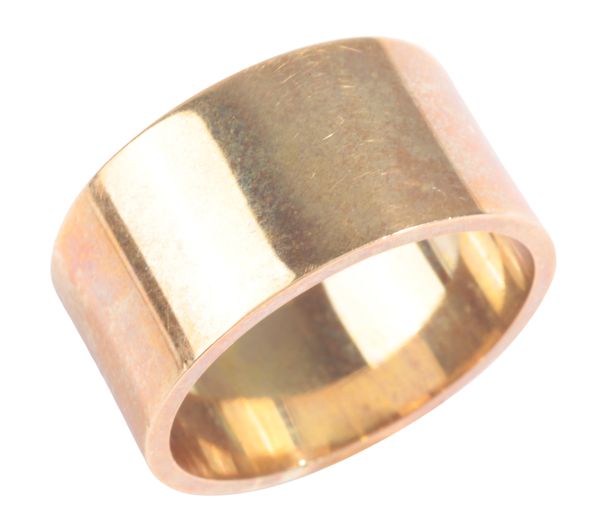 A 15CT GOLD BAND