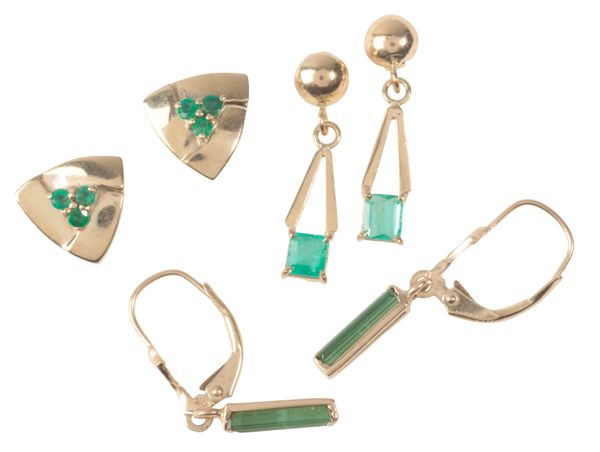 A COLLECTION OF EARRINGS