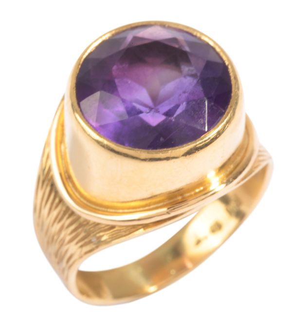 AN AMETHYST DRESS RING