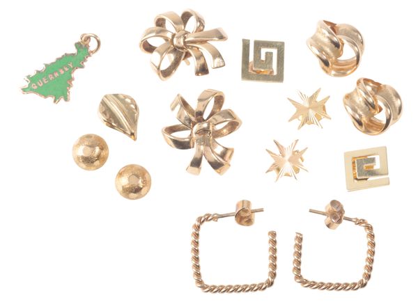 A COLLECTION OF EARRINGS