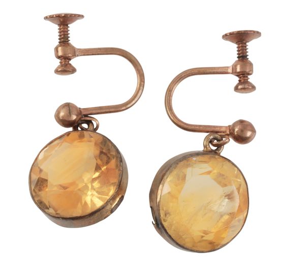 A PAIR OF CITRINE DROP EARRINGS