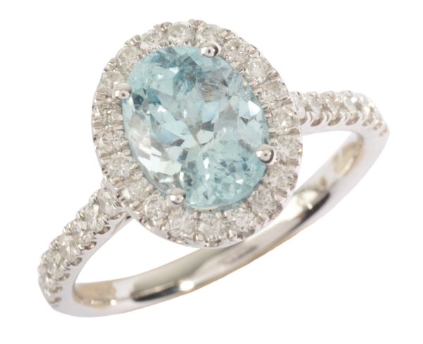AN AQUAMARINE AND DIAMOND CLUSTER RING