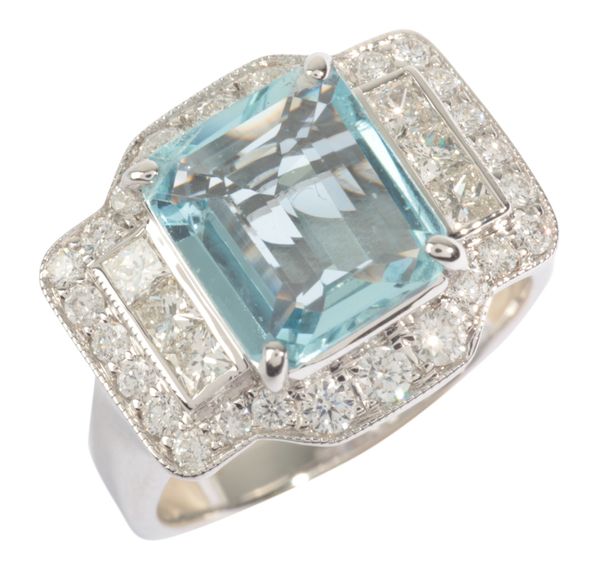 AN ART DECO STYLE AQUAMARINE AND DIAMOND RING