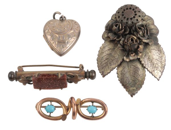 A COLLECTION OF JEWELS