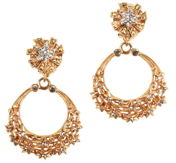 JOSE MARIA BERRERA: A PAIR OF COSTUME DROP EARRINGS