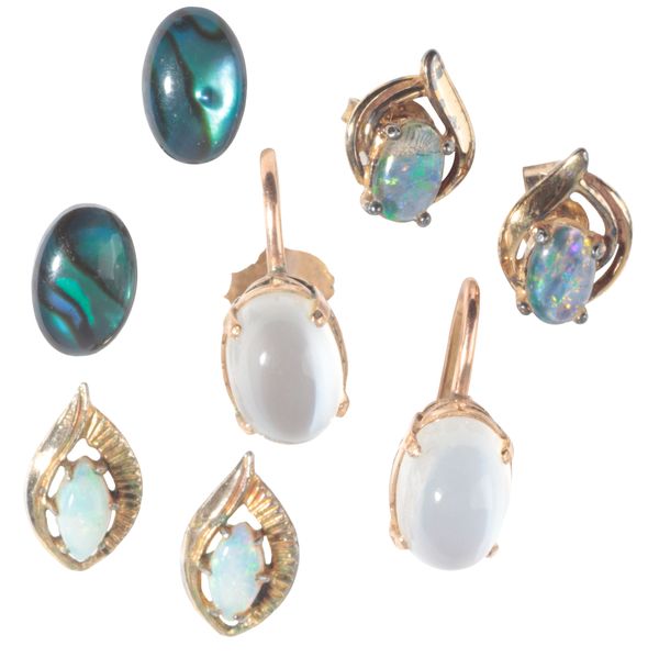 A COLLECTION OF EARRINGS