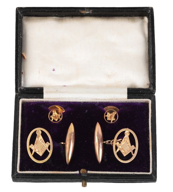 A 9CT GOLD MASONIC DRESS SET