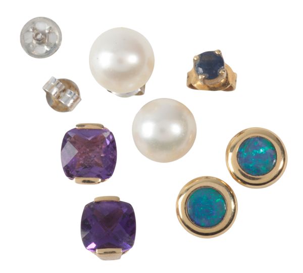 A COLLECTION OF STUD EARRINGS