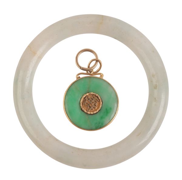 A JADE BANGLE
