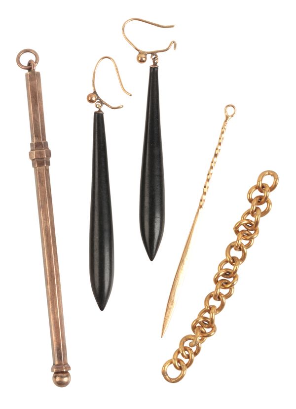 A GROUP LOT OF JEWELLERY