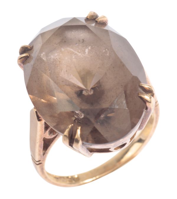 A SMOKY QUARTZ COCKTAIL RING