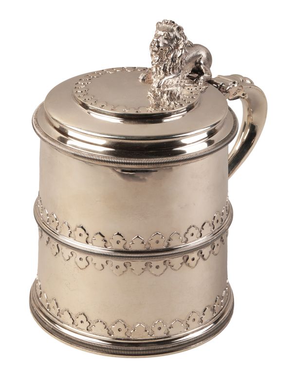 A VICTORIAN SILVER LIDDED TANKARD