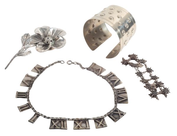 A COLLECTION OF SILVER JEWELLERY