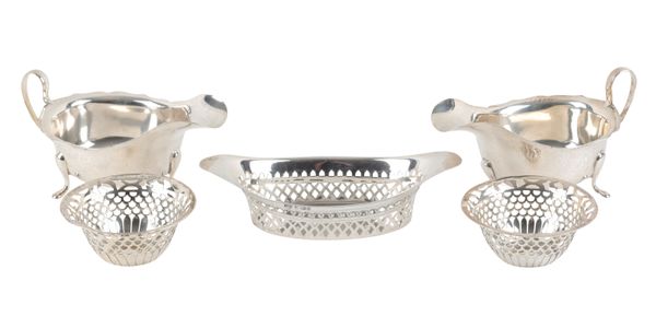 A PAIR OF GEORGE V SILVER SAUCE BOATS