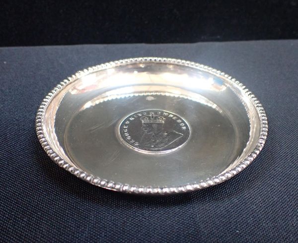 AN INDIAN SILVER COMMEMORATIVE DISH