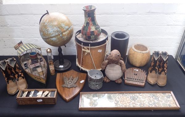 A COLLECTION OF DECORATIVE ITEMS