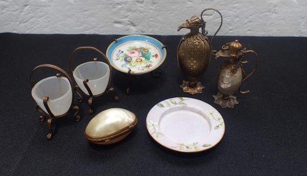 A GROUP OF PALAIS ROYAL TYPE ITEMS