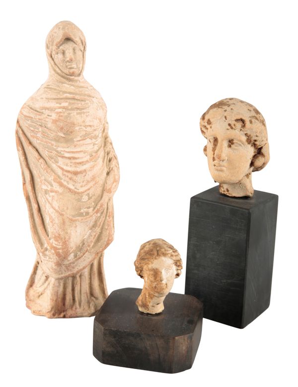AN ANCIENT GREEK TERRACOTTA 'TANAGRA' FIGURE