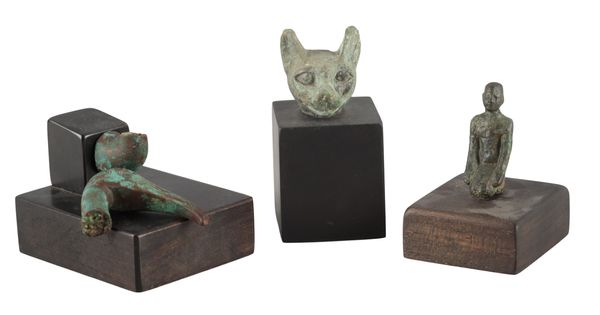 AN ANCIENT EGYPTIAN BRONZE HEAD OF A CAT