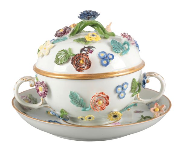A MEISSEN PORCELAIN ÉCUELLE, COVER AND STAND
