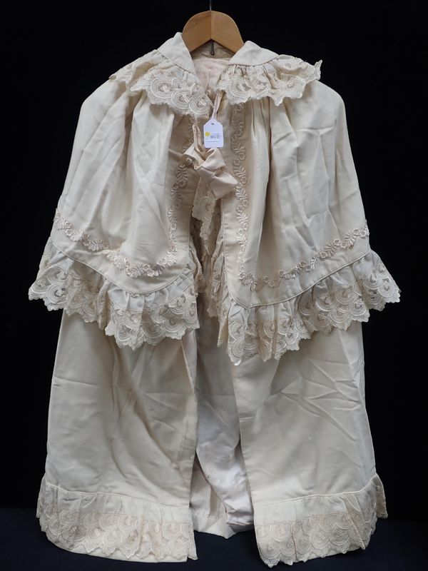 AN EDWARDIAN CHILDS' CAPE