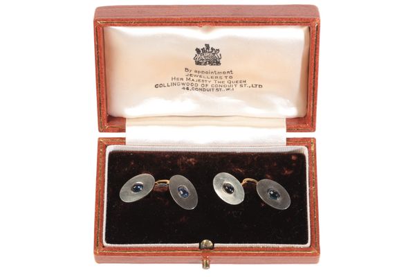 A PAIR OF SAPPHIRE CABOCHON CUFFLINKS